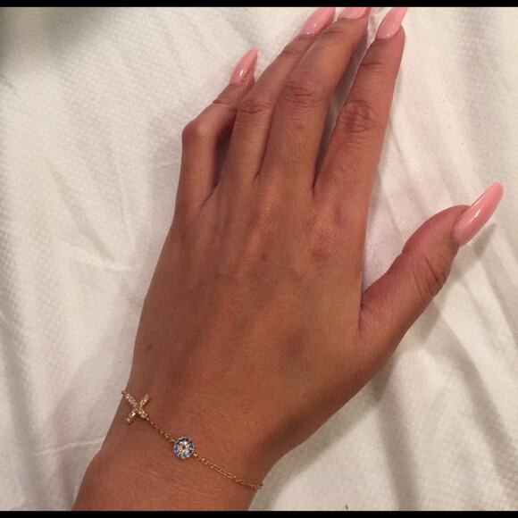 Unknown Jewelry - Dainty Cross Bracelet